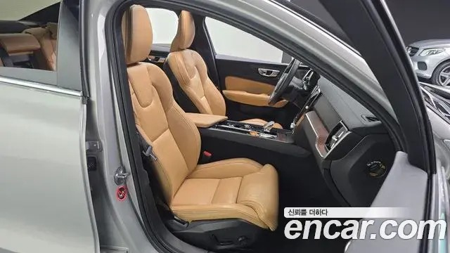 Volvo S60 2022 — Photo 17/20