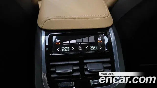 Volvo S60 2022 — Photo 9/20