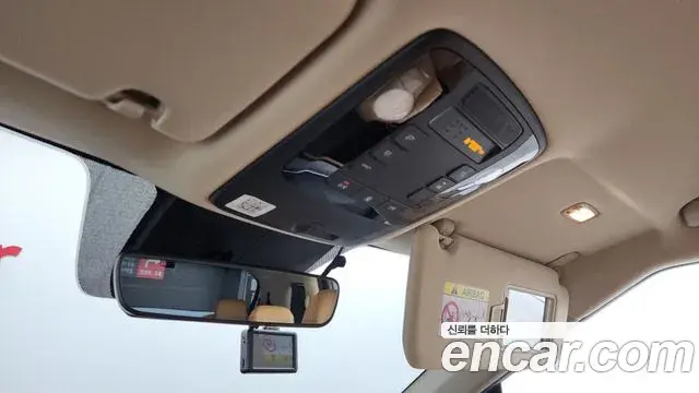 Kia Carnival 2021 — Фото 18/20