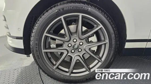 Land Rover Range Rover Velar 2025 — Şəkil 18/20