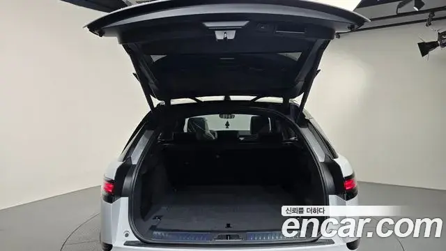 Land Rover Range Rover Velar 2025 — Şəkil 14/20