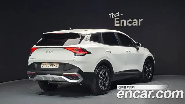 Kia Sportage 2022 — ფოტო 9/20
