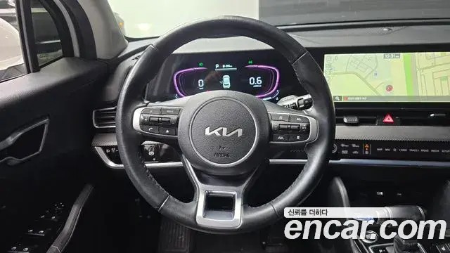Kia Sportage 2022 — ფოტო 17/20