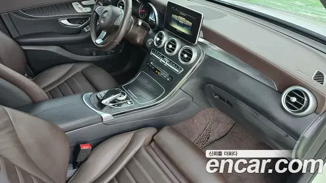 Mercedes-Benz GLC-Class 2018 — Şəkil 18/29