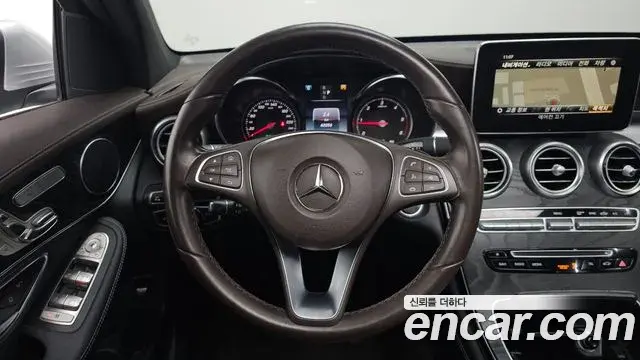Mercedes-Benz GLC-Class 2018 — Şəkil 21/29