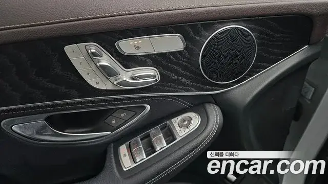Mercedes-Benz GLC-Class 2018 — Şəkil 13/29