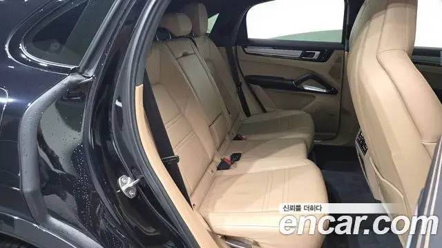 Porsche Cayenne 2020 — ფოტო 7/20
