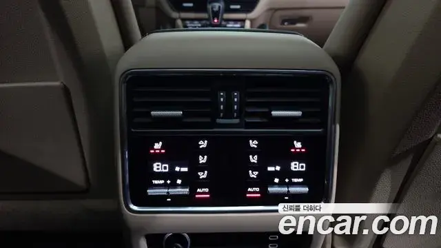 Porsche Cayenne 2020 — ფოტო 15/20