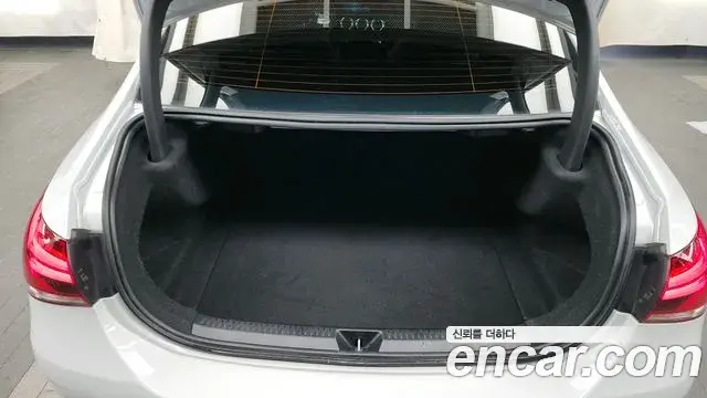 Mercedes-Benz A-Class 2022 — Photo 9/20