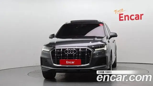 Audi Q7 2021 — Şəkil 12/20