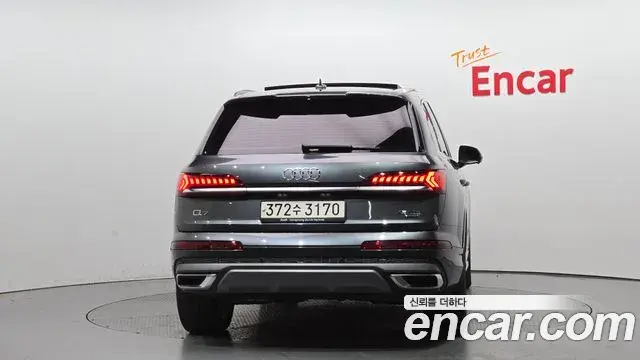 Audi Q7 2021 — Şəkil 9/20