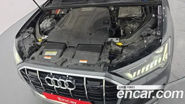 Audi Q7 2021 — Şəkil 17/20