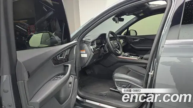 Audi Q7 2021 — Şəkil 10/20