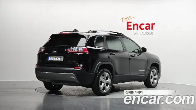 Jeep Cherokee 2022 — ფოტო 5/20