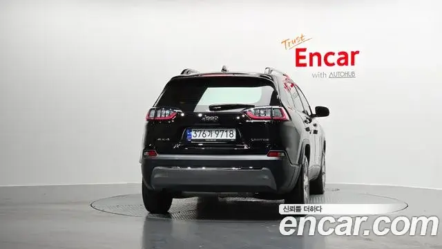 Jeep Cherokee 2022 — ფოტო 19/20