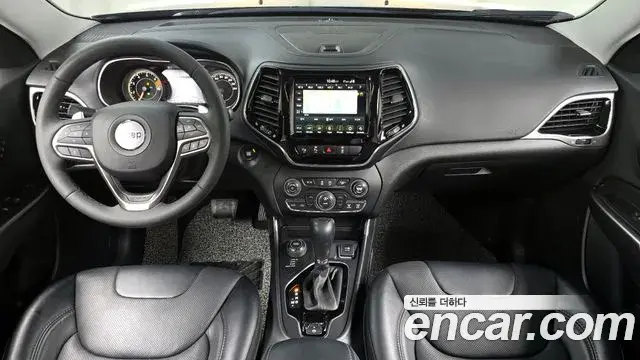Jeep Cherokee 2022 — ფოტო 8/20