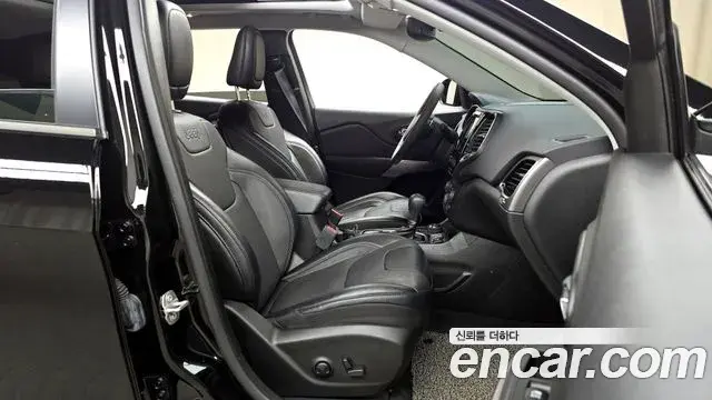Jeep Cherokee 2022 — ფოტო 11/20