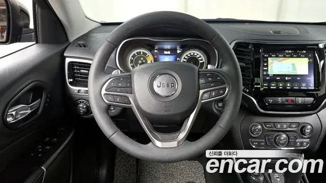 Jeep Cherokee 2022 — ფოტო 18/20