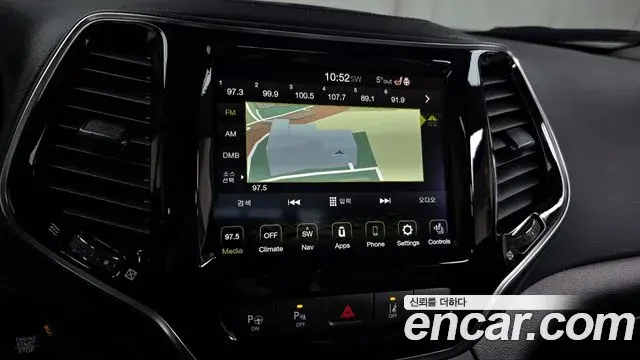 Jeep Cherokee 2022 — ფოტო 17/20