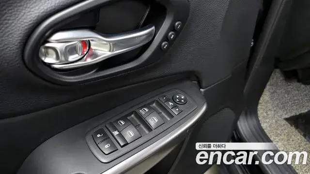Jeep Cherokee 2022 — ფოტო 2/20