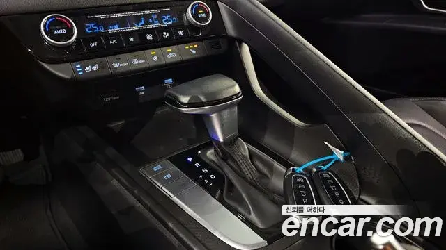 Hyundai The New Avante Hybrid 2020 — ფოტო 10/20