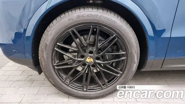 Porsche Cayenne 2024 — ფოტო 14/20