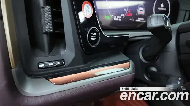 Porsche Cayenne 2024 — ფოტო 11/20
