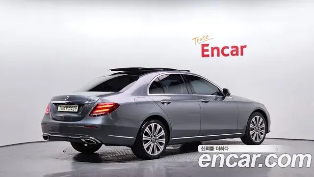 Mercedes-Benz E-Class 2020 — ფოტო 10/20