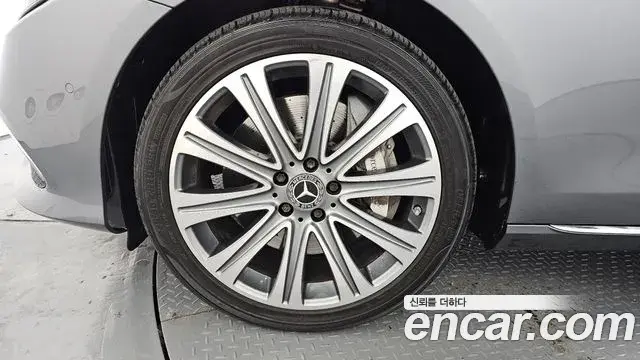 Mercedes-Benz E-Class 2020 — ფოტო 7/20