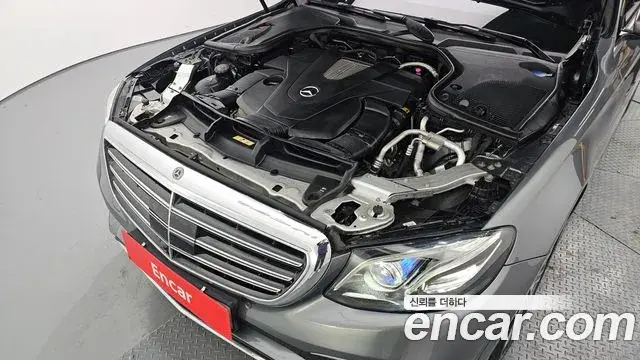 Mercedes-Benz E-Class 2020 — ფოტო 19/20
