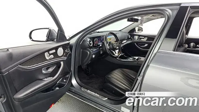 Mercedes-Benz E-Class 2020 — ფოტო 16/20