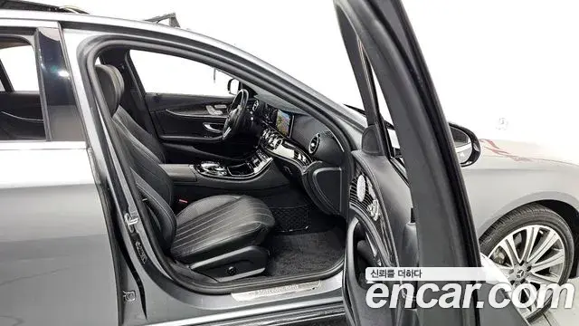 Mercedes-Benz E-Class 2020 — ფოტო 13/20