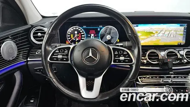 Mercedes-Benz E-Class 2020 — ფოტო 11/20