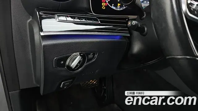 Mercedes-Benz E-Class 2020 — ფოტო 15/20