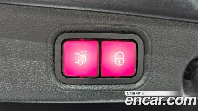 Mercedes-Benz E-Class 2020 — ფოტო 18/20