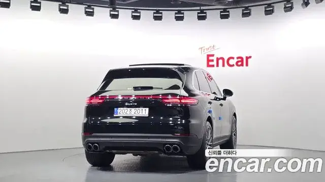 Porsche Cayenne 2023 — ფოტო 18/20
