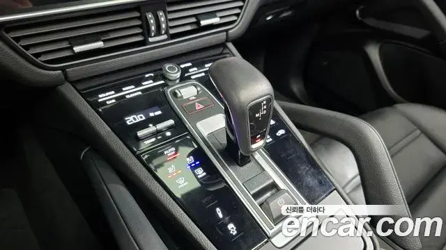 Porsche Cayenne 2023 — ფოტო 20/20