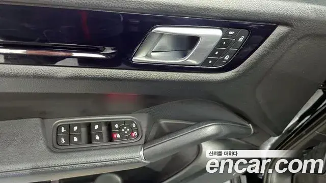 Porsche Cayenne 2023 — ფოტო 10/20