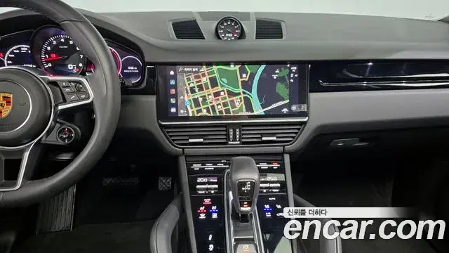 Porsche Cayenne 2023 — ფოტო 16/20