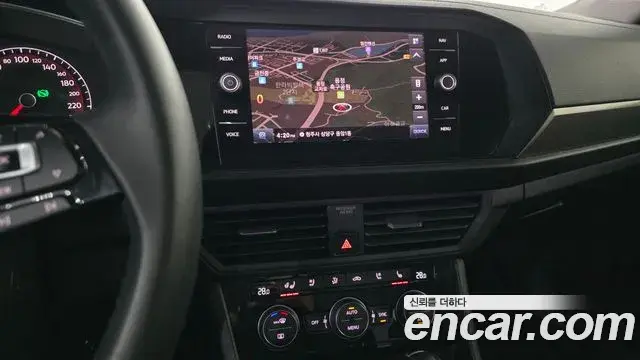 Volkswagen Jetta 2020 — ფოტო 4/20