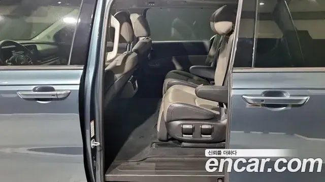 Kia Carnival 2024 — Şəkil 17/18