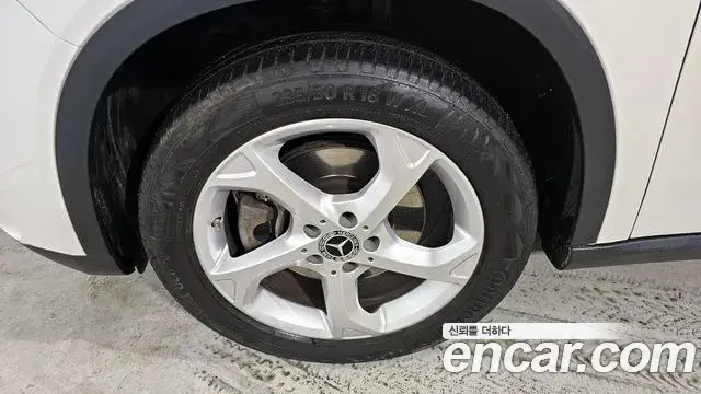 Mercedes-Benz GLA-Class 2019 — Şəkil 12/20