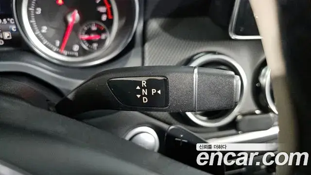 Mercedes-Benz GLA-Class 2019 — Şəkil 6/20