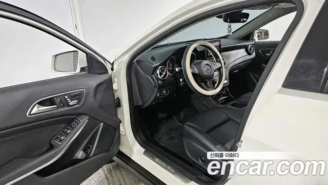 Mercedes-Benz GLA-Class 2019 — Şəkil 5/20