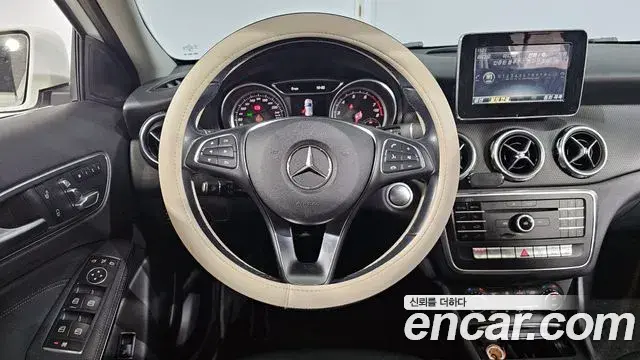 Mercedes-Benz GLA-Class 2019 — Şəkil 19/20