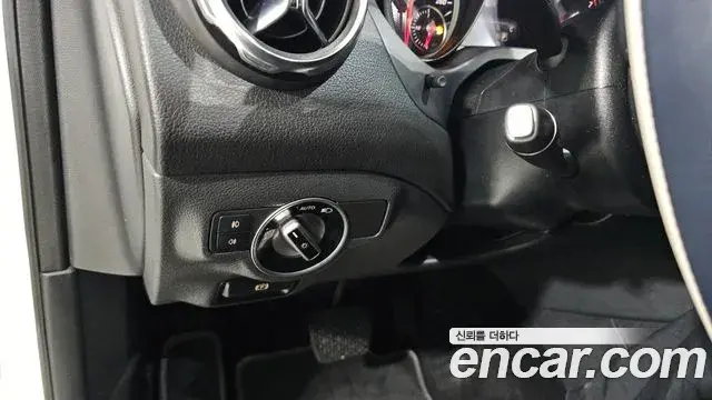 Mercedes-Benz GLA-Class 2019 — Şəkil 3/20