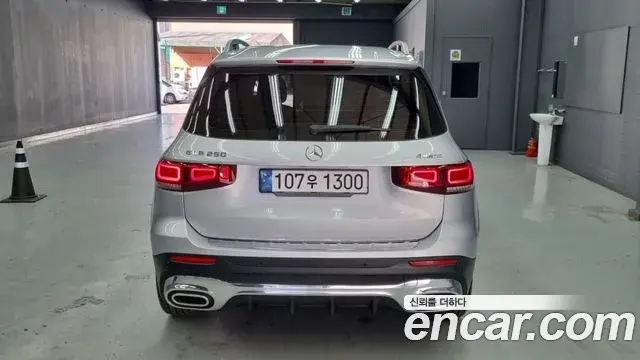 Mercedes-Benz GLB-Class 2020 — ფოტო 8/18