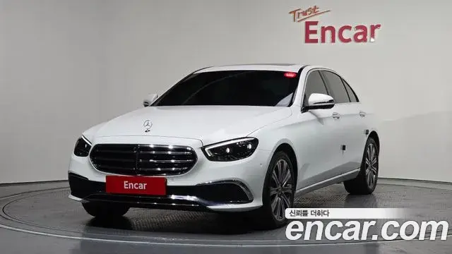 Mercedes-Benz E-Class 2022 — Photo 14/20