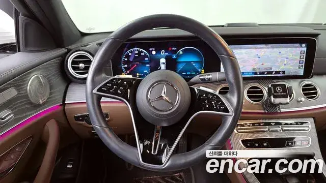Mercedes-Benz E-Class 2022 — Photo 13/20