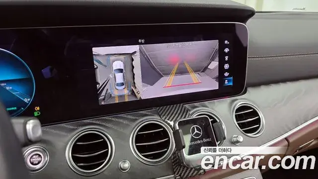 Mercedes-Benz E-Class 2022 — Photo 15/20